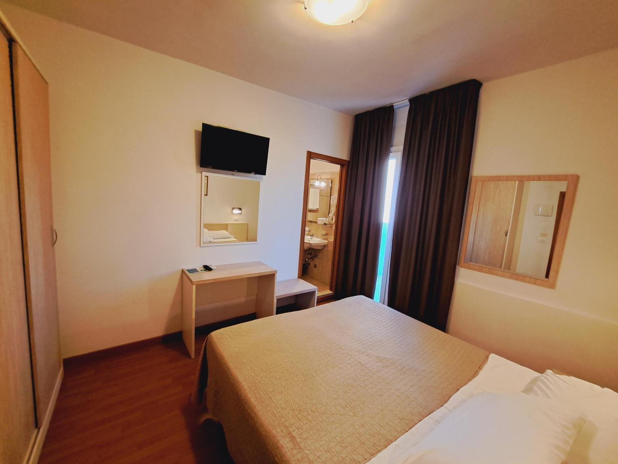 Hotel Butterfly Wellness & Spa Rimini Exterior foto