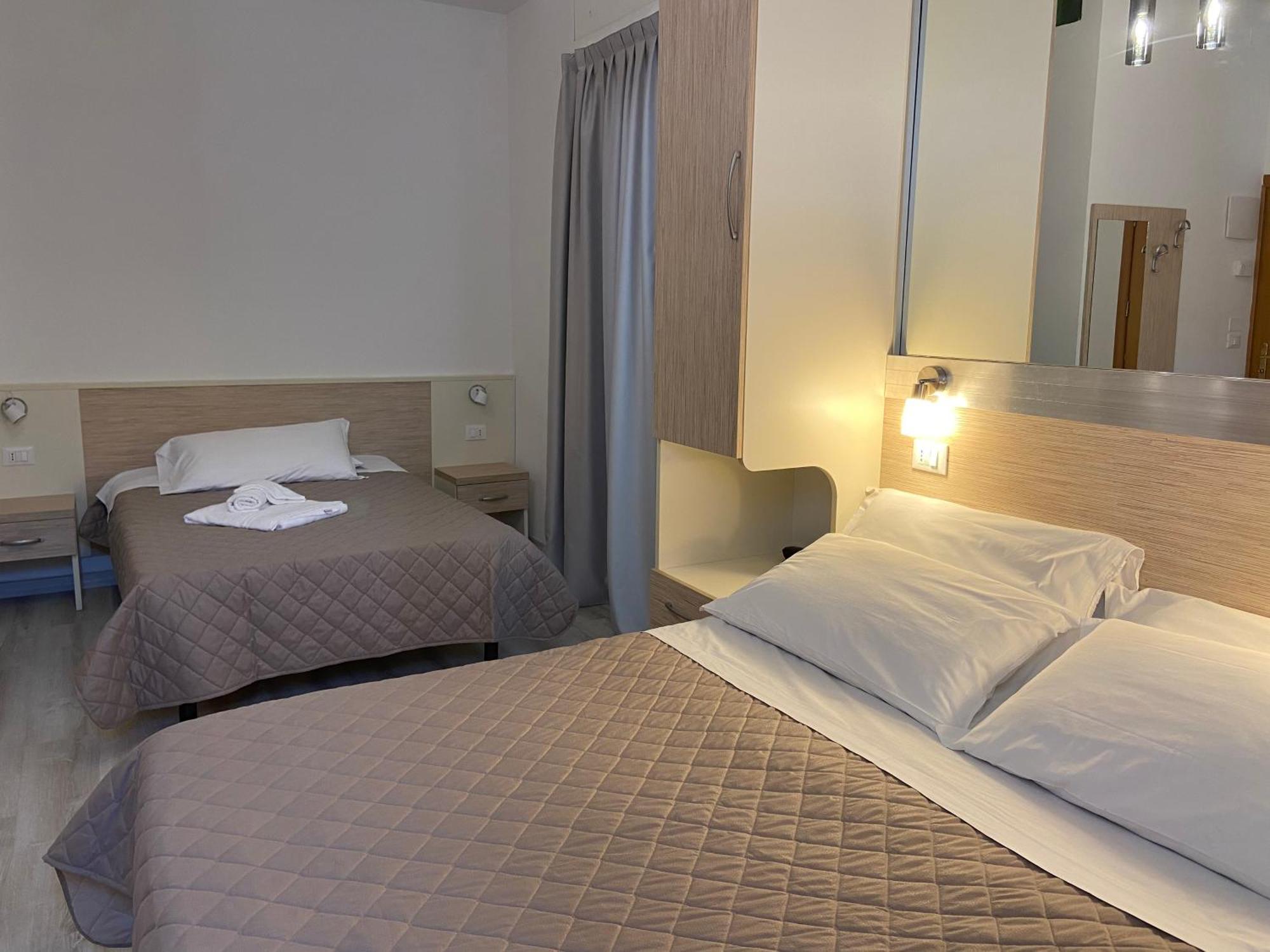 Hotel Butterfly Wellness & Spa Rimini Exterior foto